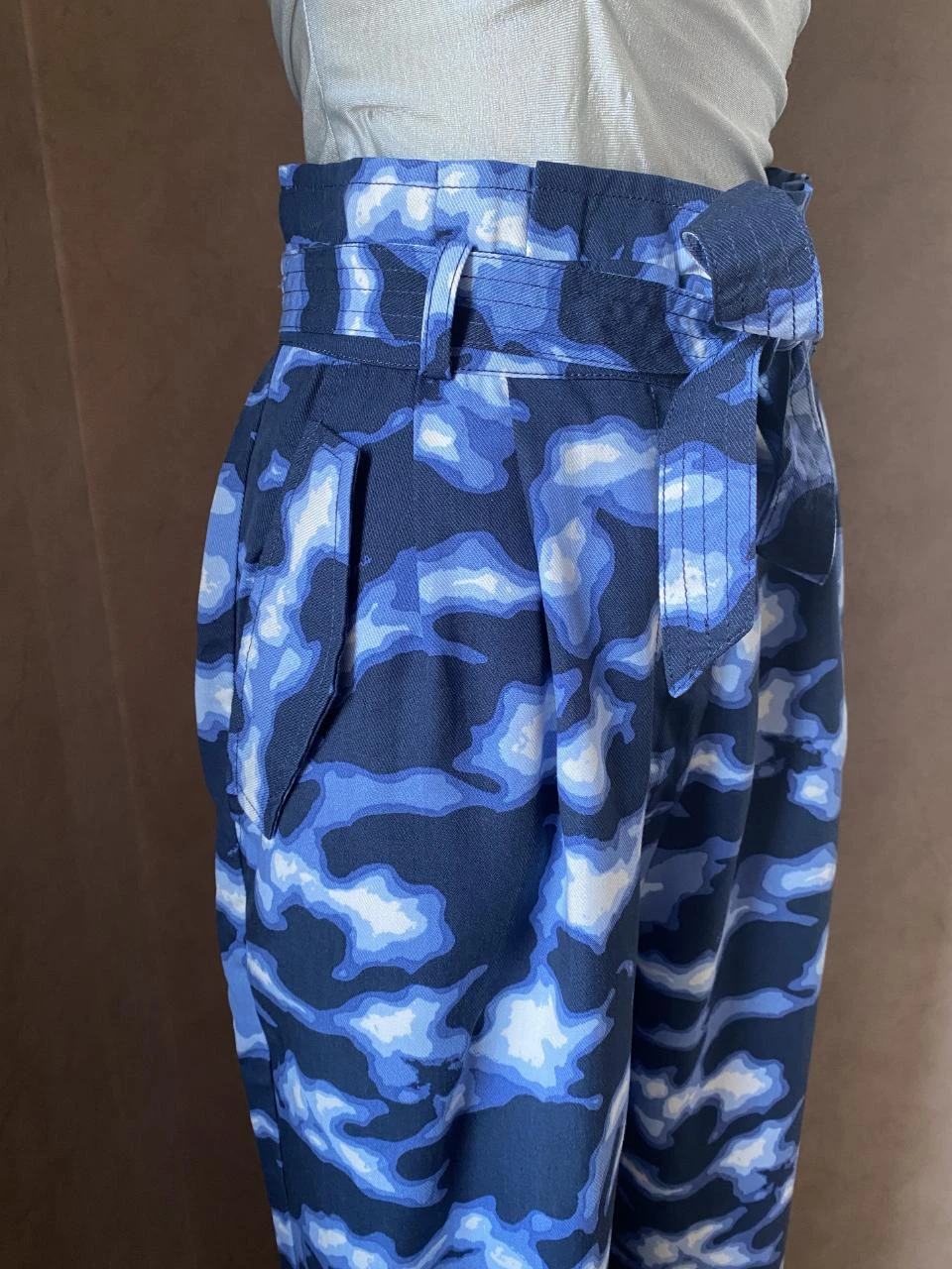 High-waisted Pépé Jeans T38 blue camouflage trousers – 100% fluid Tencel – photo 4
